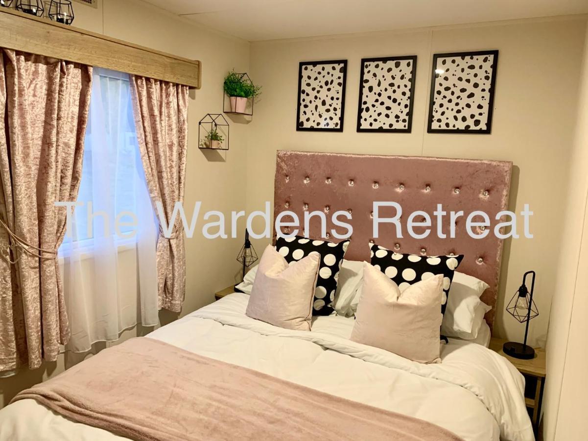 Отель The Wardens Retreat - Tattershall Lakes Country Park Экстерьер фото